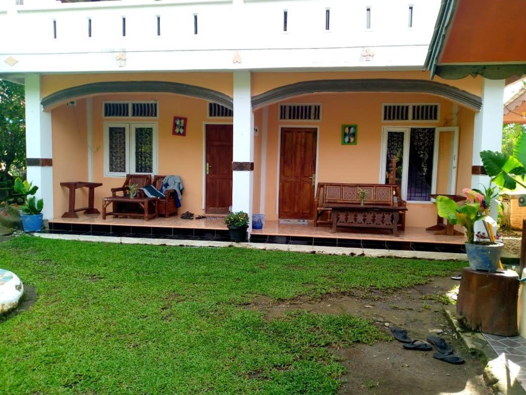 Sumatra Cheeky Monkeys Hotel Bukit Lawang Exterior photo