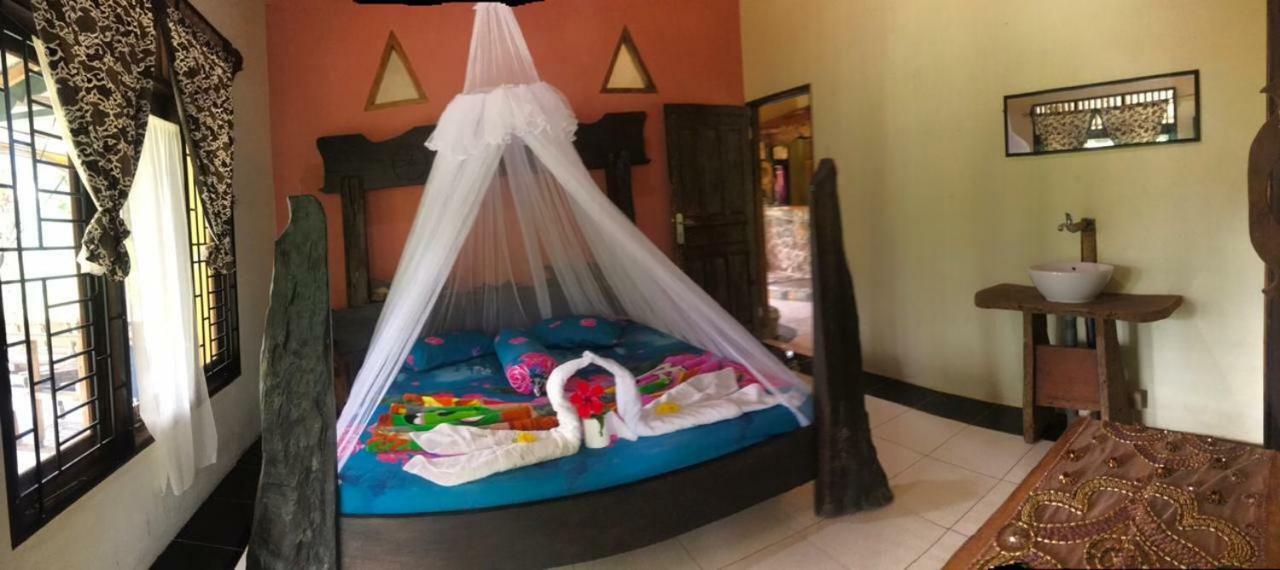 Sumatra Cheeky Monkeys Hotel Bukit Lawang Exterior photo