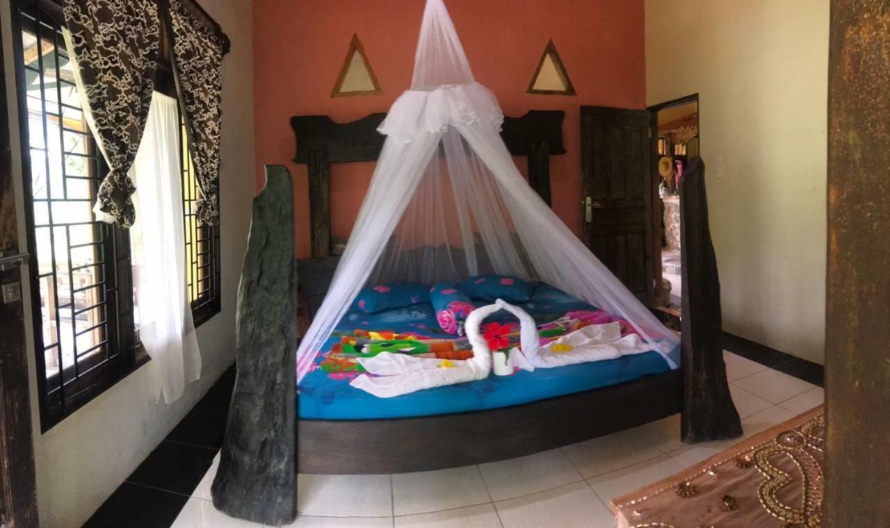 Sumatra Cheeky Monkeys Hotel Bukit Lawang Exterior photo
